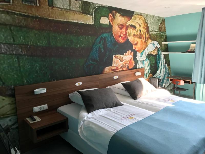 Deluxe Twin Room image 2