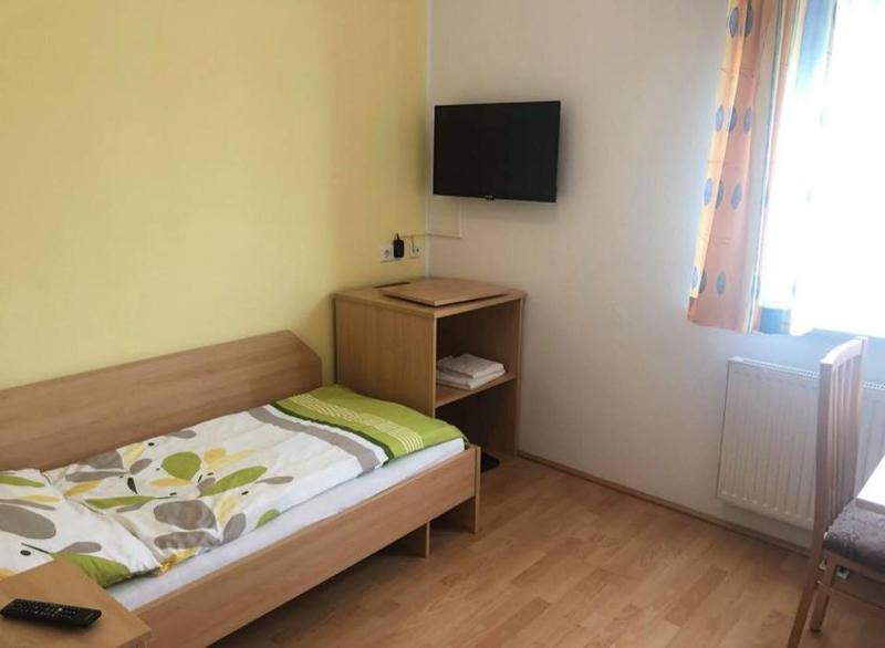 Single Room image 4