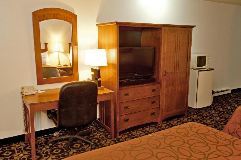 Queen Room with Two Queen Beds - Non-Smoking image 2