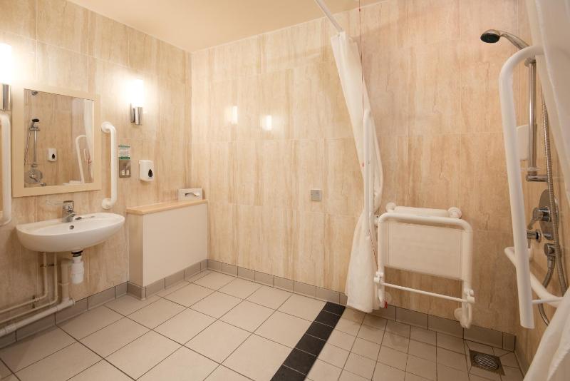 Accessible Double or Twin Room image 4