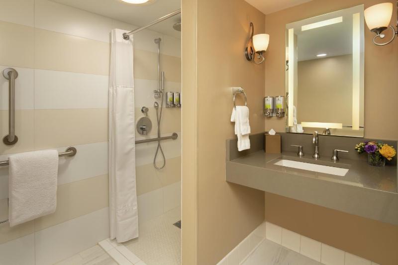 Staypineapple at Hotel Rose in Downtown Portland - image 9