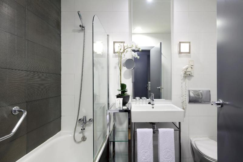 Twin Room image 2