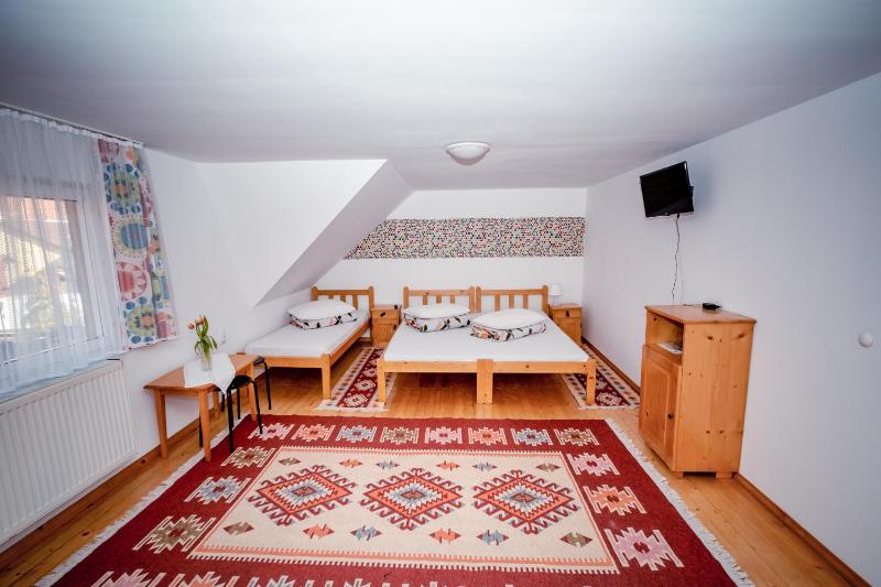 Triple Room with Bathroom image 4