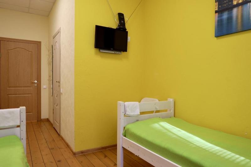 Twin Room image 3