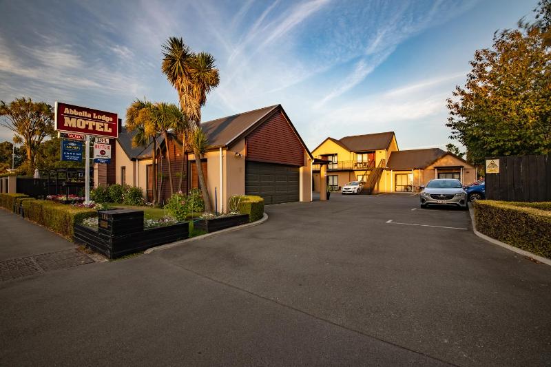 Abbella Lodge Motel - image 1