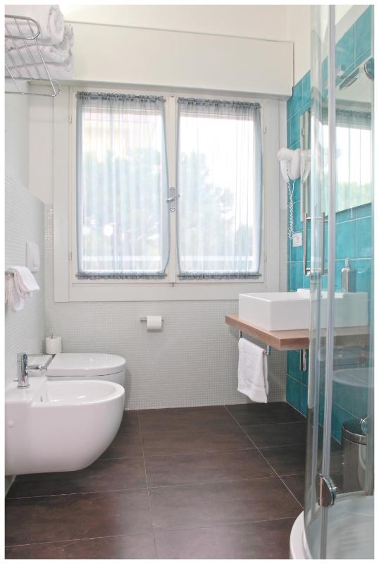 Double or Twin Room image 4