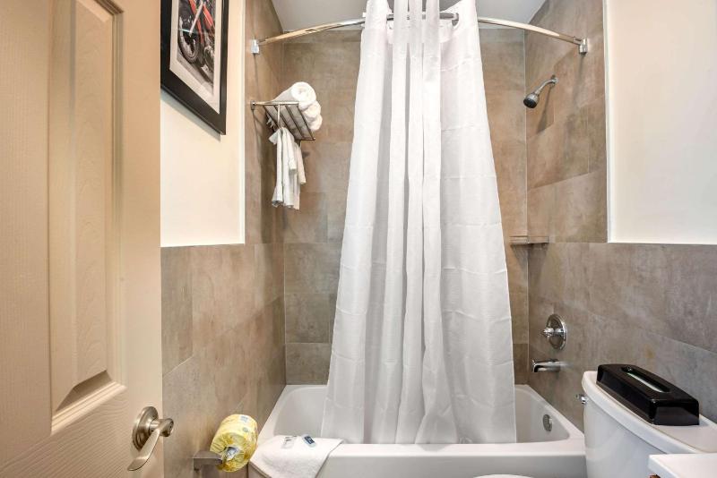 Downtown Hollywood Gardens Inn & Suites - image 21