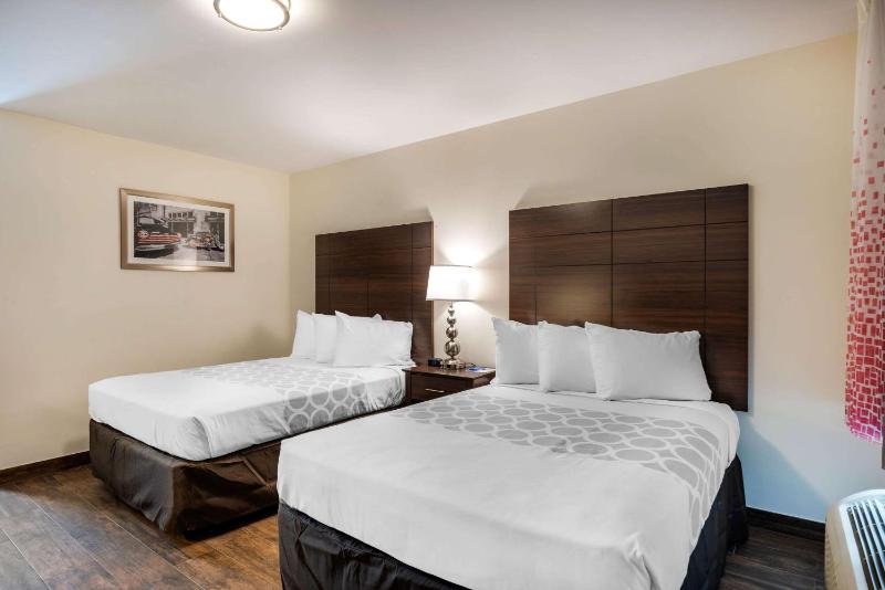 Downtown Hollywood Gardens Inn & Suites - image 11
