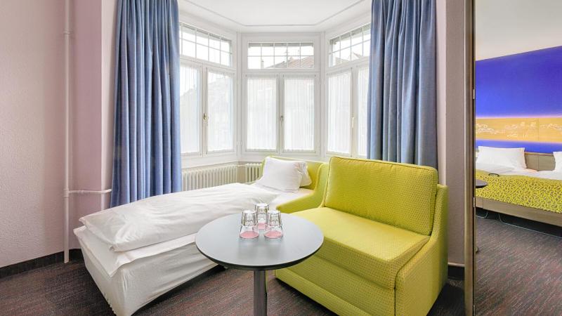 Standard Triple Room image 2