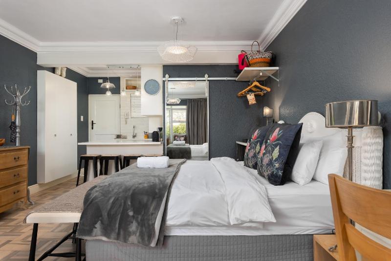 Apartment with Mountain View image 2