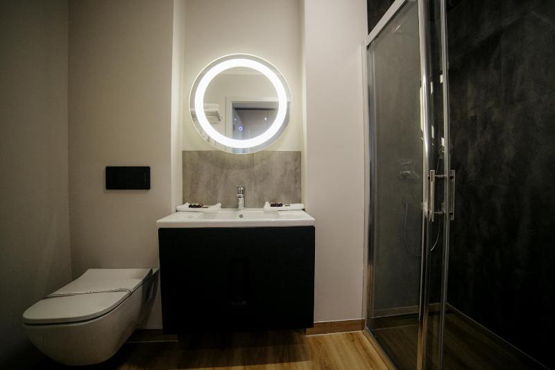 Twin Room image 2