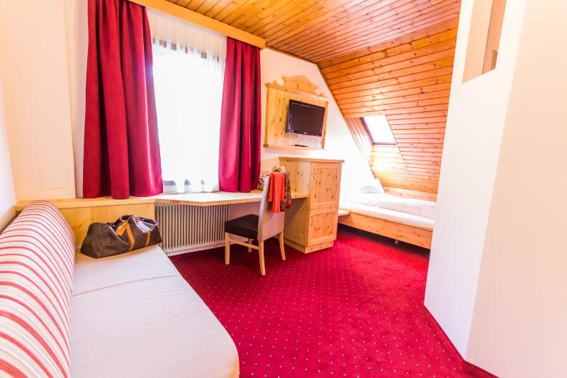 Economy Single Room image 4
