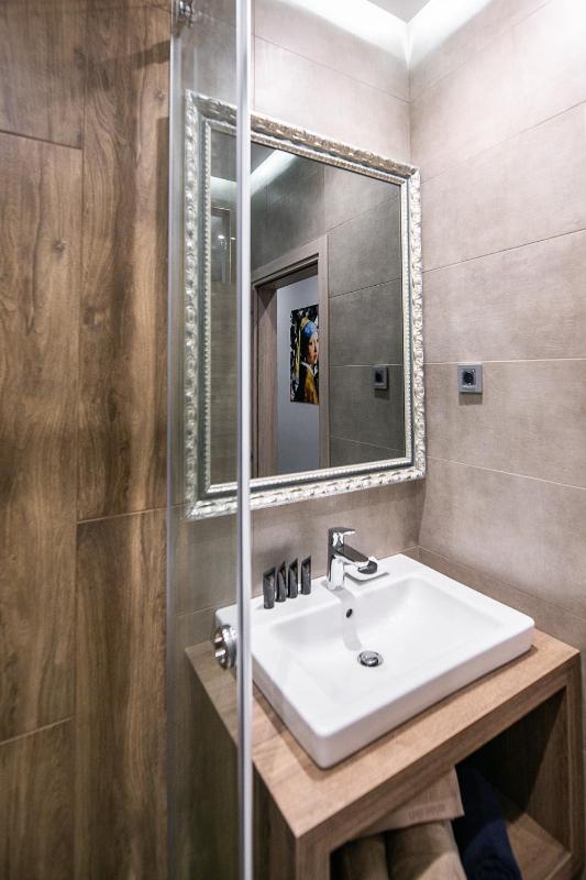 Standard Double Room image 3