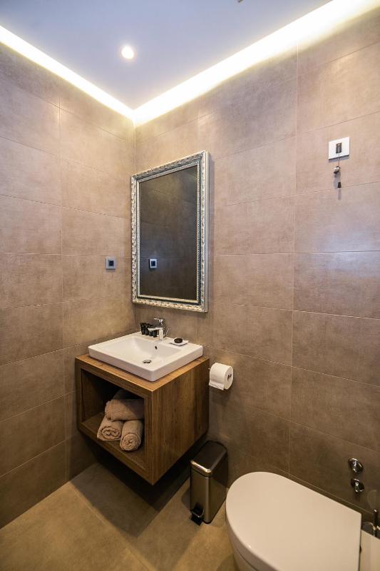 Standard Double Room image 3