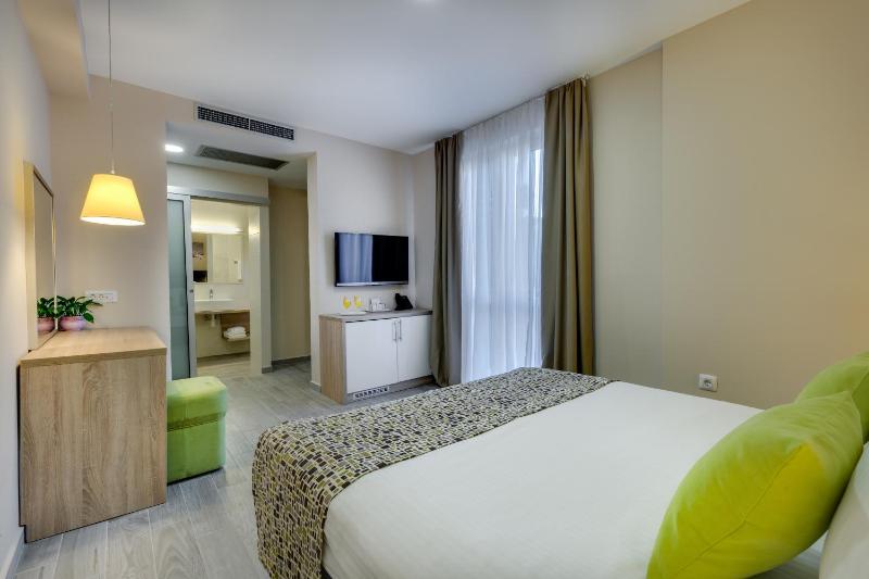 Classic Double or Twin Room Without Balcony  image 3