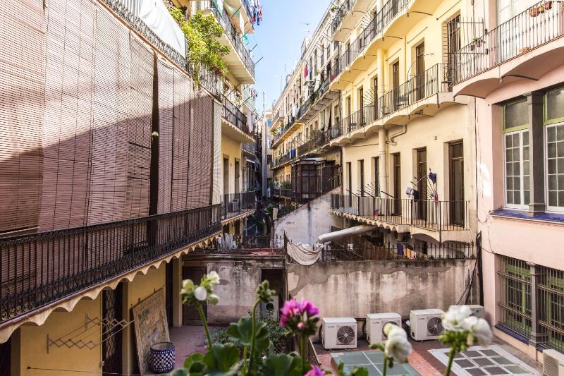 Small Double Room image 4