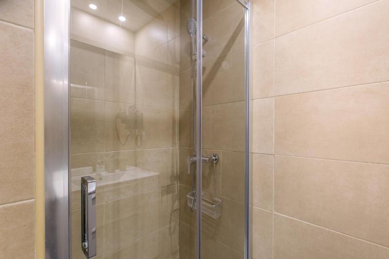 Small Single Room with Private Bathroom image 4