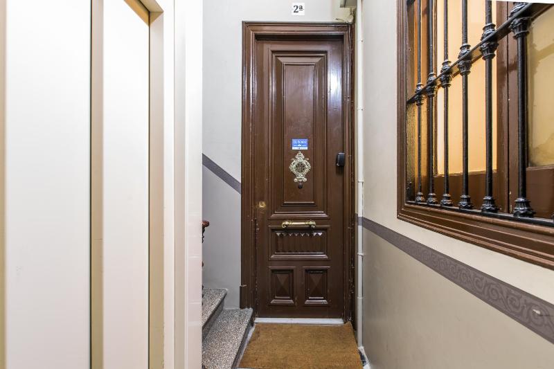 Double Room with Balcony image 4