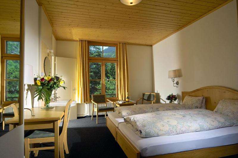 Standard Double Room image 4