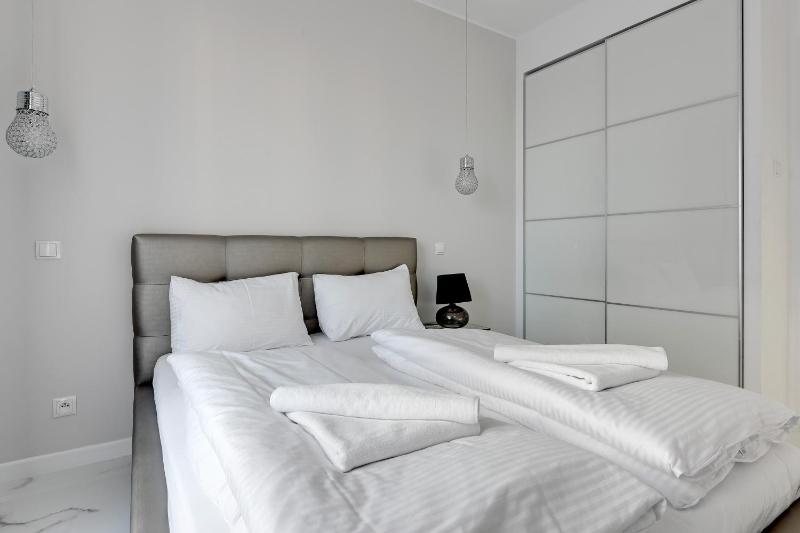 Luxury Long Island Suite - image 16