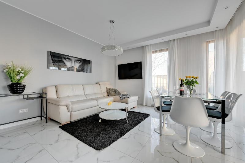 Luxury Long Island Suite - image 1