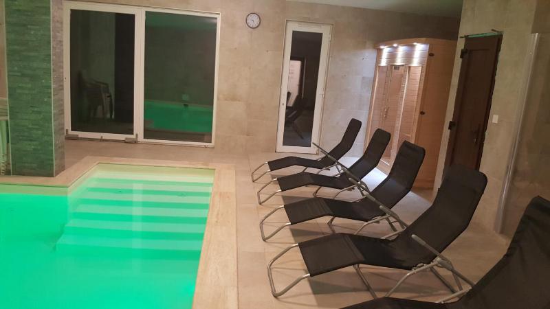 Amulett Wellness Apartman - image 18