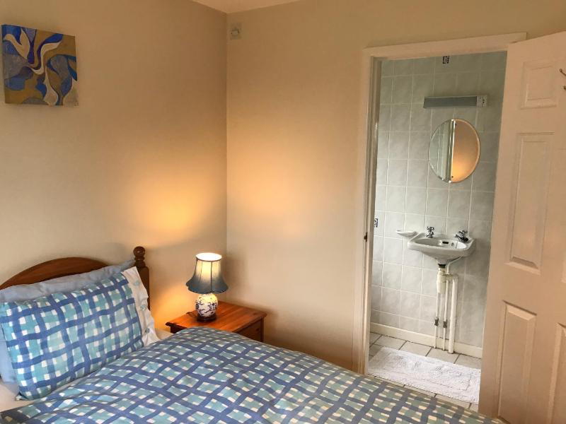 Twin Room with Shower image 3