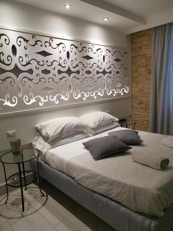 Double Room image 2