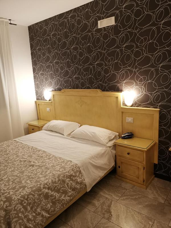 Double Room image 1