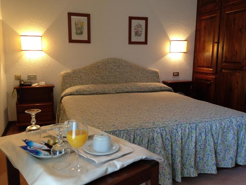 Double Room image 3