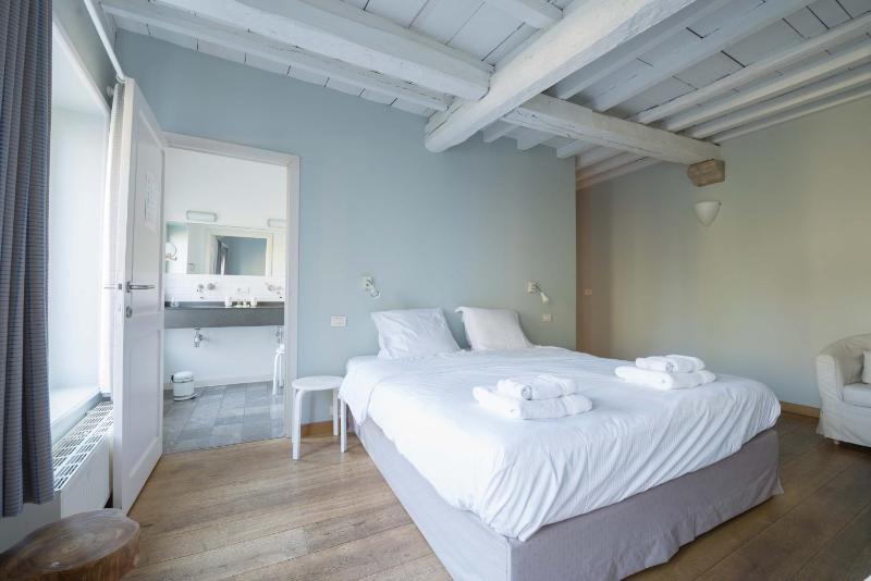 Double Room with Park View image 3