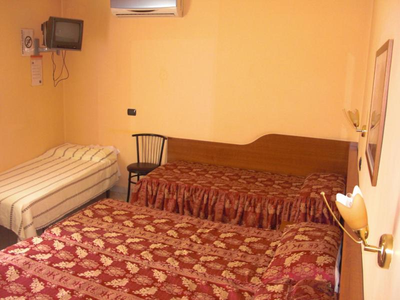 Quadruple Room image 2