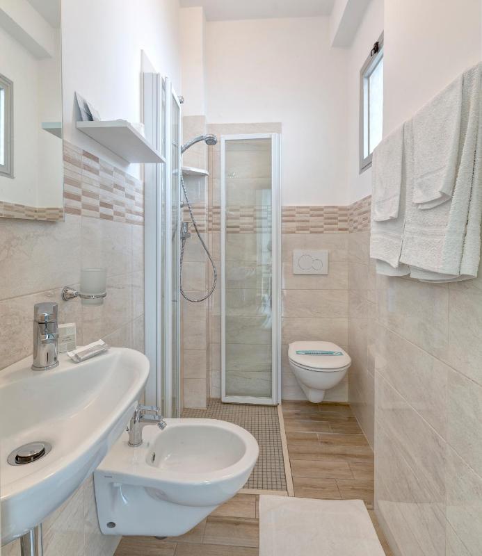 Double Room with Balcony image 3
