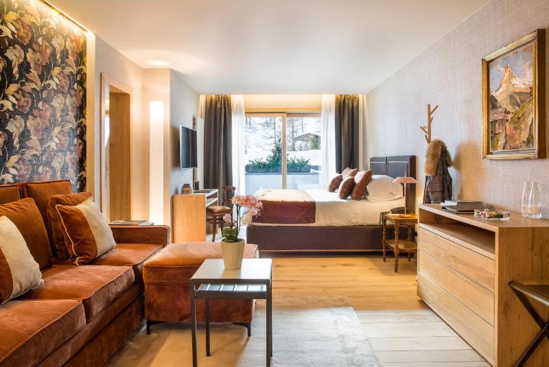 Deluxe Double or Twin Room image 1