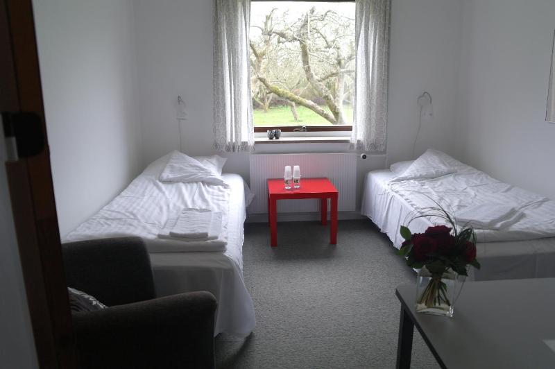 Twin Room image 2