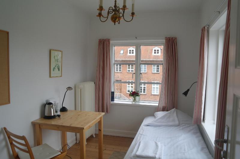 Single Room with Shared Bathroom image 1