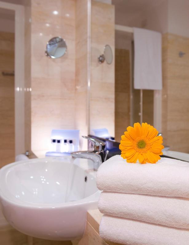 Double Room (1 Adult) image 3