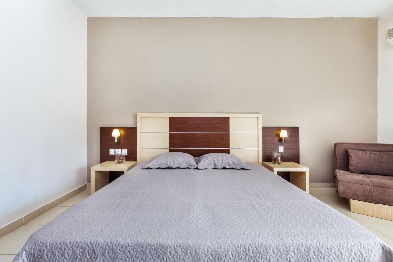 Standard Twin Room image 3