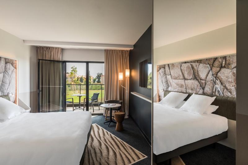 Superior Double/Twin Room with Balcony image 2