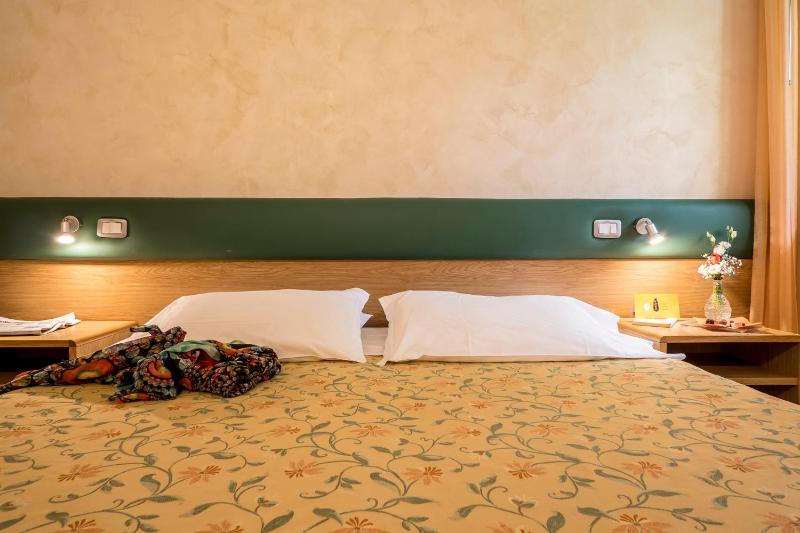 Classic Double or Twin Room image 1