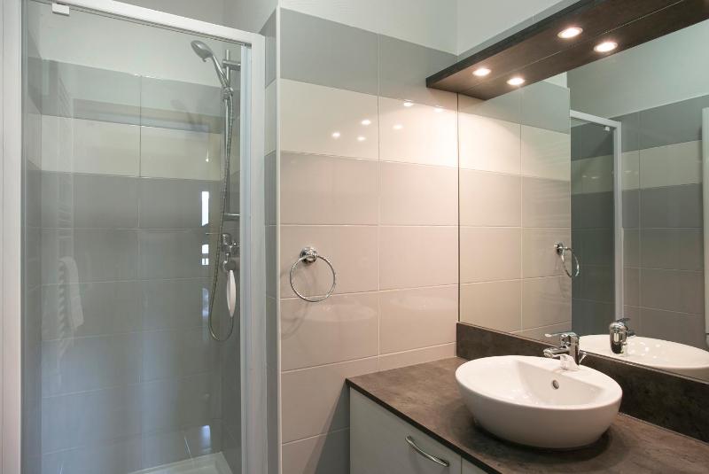 Three-Bedroom Apartment - 8 Persons image 4