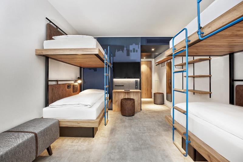 Comfort Quadruple Room image 3
