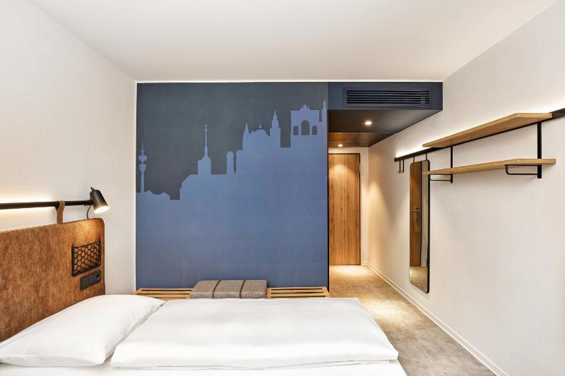 Double or Twin Room image 4