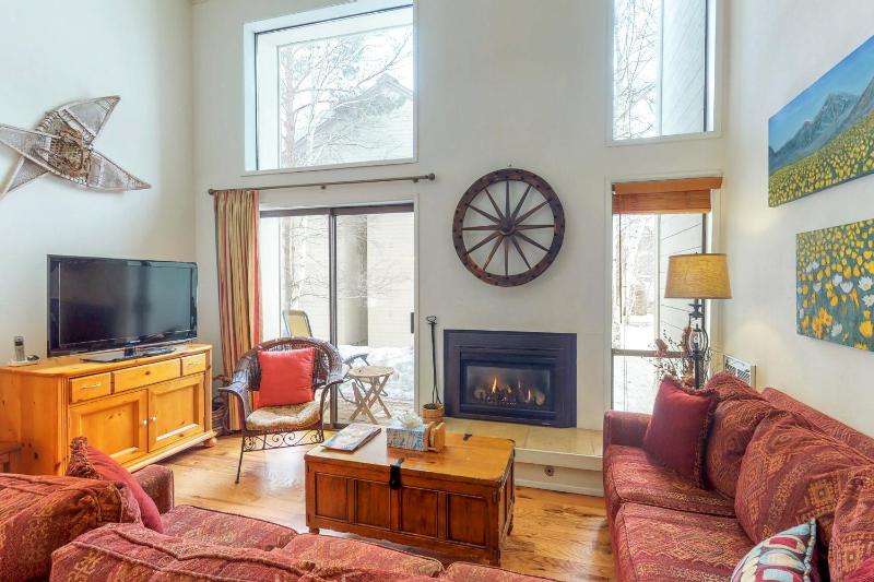 Three Bedroom Apartment image 1