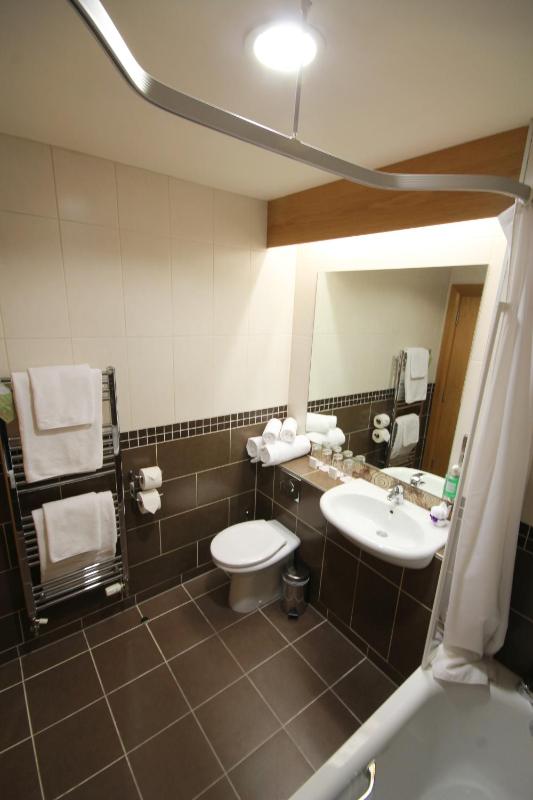 Superior Triple Room image 4