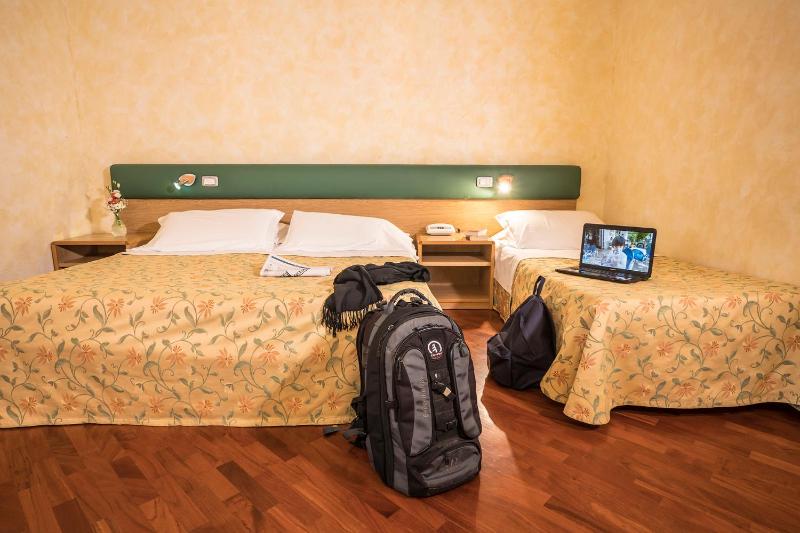 Classic Triple Room image 1