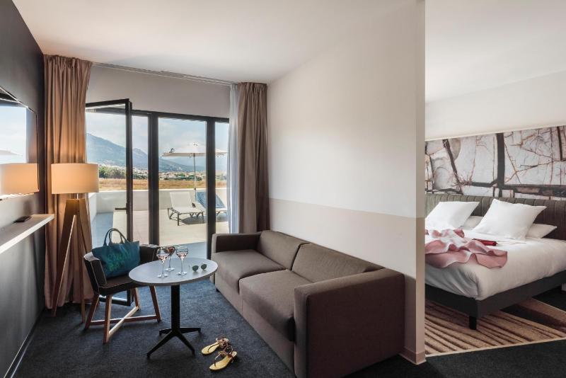 Junior Suite with Terrace image 4