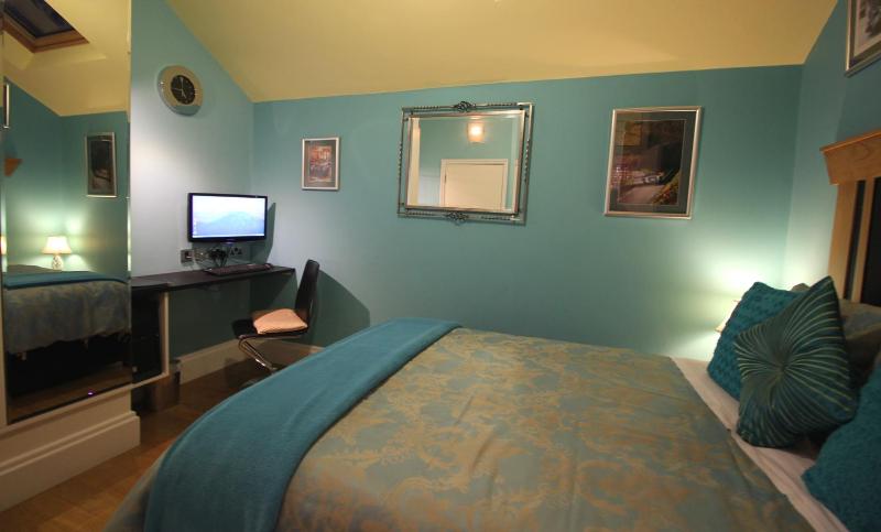 Double Room image 3