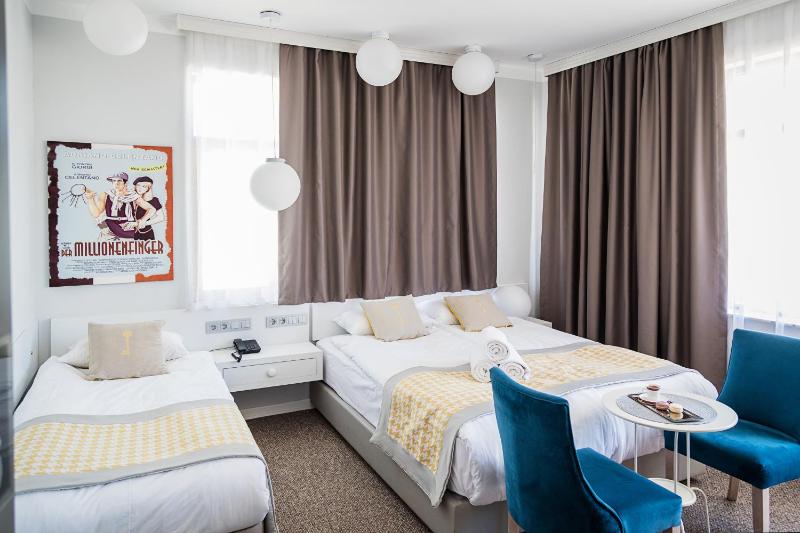 Standard Triple Room image 2