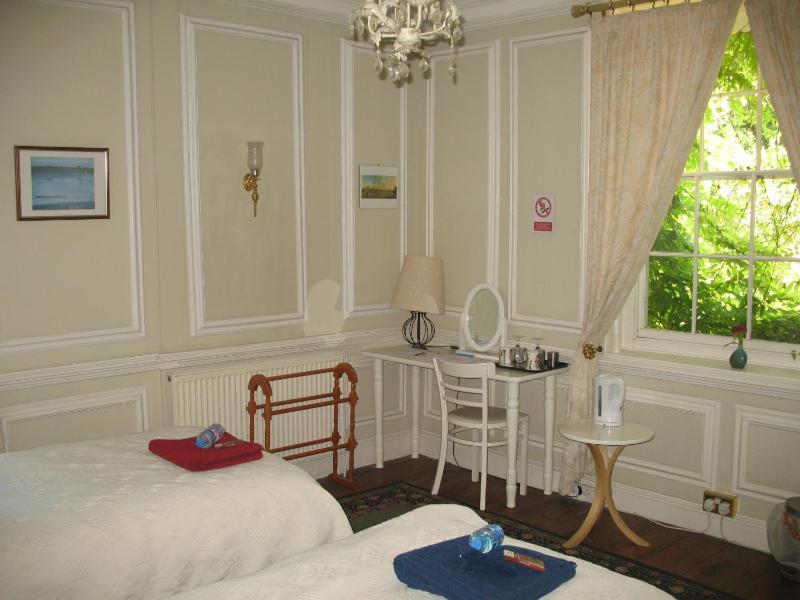 Twin Room with Private External Bathroom image 1